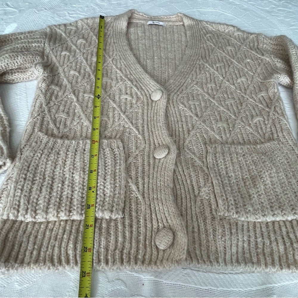 Y2K Grandma cable-knit buttoned cardigan Sweater - Picture 7 of 10